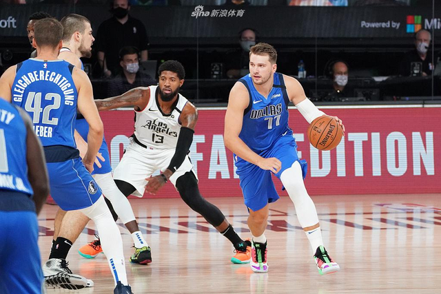 鹈鹕后场球 鹈鹕后场球