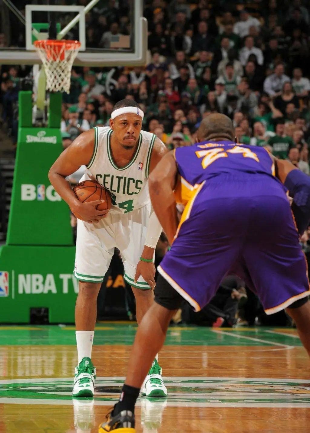 是一直暗中 是一直暗中